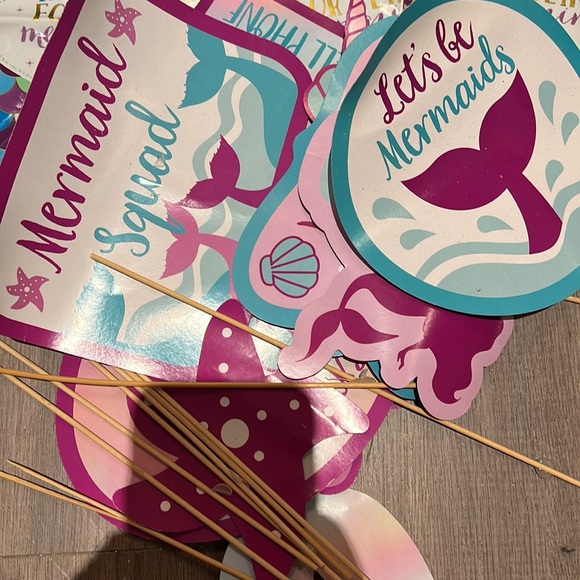 Bundle of a big mermaid banner, 2 happy bday banners. And many other accessories - Picture 7 of 9